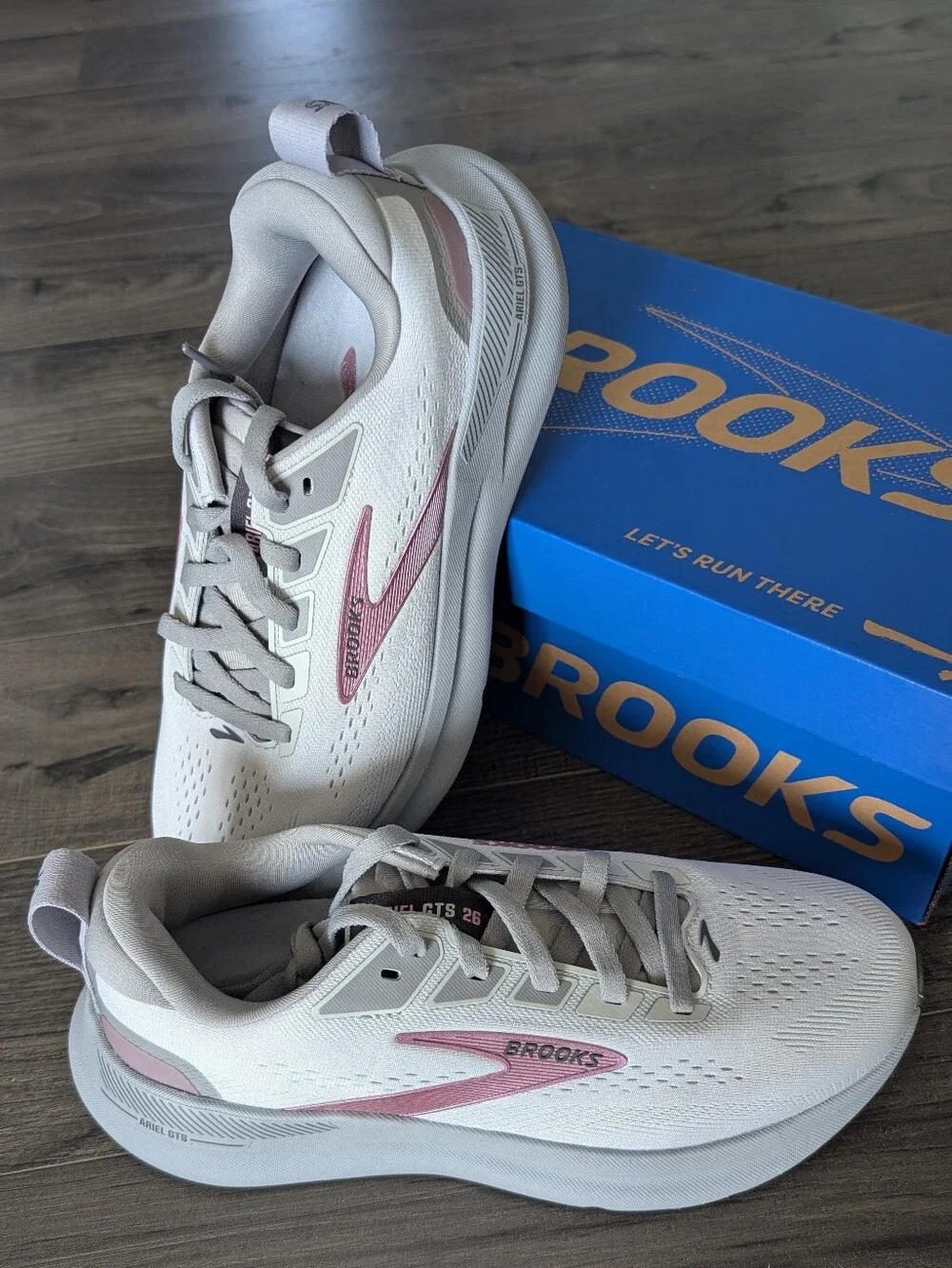 BRAND NEW Brooks Ariel GTS 26 Women's 8.5B Oyster Mushroom/Alloy/Pink